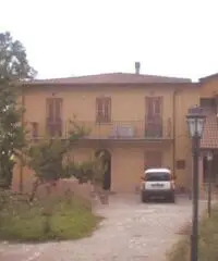 Antico Casale con giardino in una panoramica frazione di Cascia Antico Casale con giardino in una panoramica frazione di Cascia