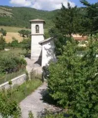 Antico Casale con giardino in una panoramica frazione di Cascia Antico Casale con giardino in una panoramica frazione di Cascia