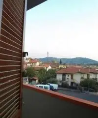APPARTAMENTO di 3 vani e di 65 mq (CARMIGNANO) APPARTAMENTO di 3 vani e di 65 mq (CARMIGNANO)