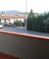 APPARTAMENTO di 3 vani e di 65 mq (CARMIGNANO) APPARTAMENTO di 3 vani e di 65 mq (CARMIGNANO)