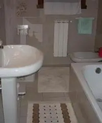 VILLA A SCHIERA di 6 vani e di 160 mq (CARMIGNANO)