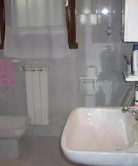 VILLA A SCHIERA di 6 vani e di 160 mq (CARMIGNANO)