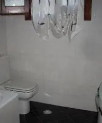 VILLA A SCHIERA di 6 vani e di 180 mq (CARMIGNANO)