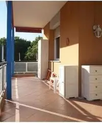 Pinarella, appartamento trilocale con ampio balcone Pinarella, appartamento trilocale con ampio balcone