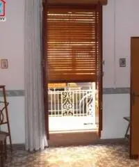 immobile in posizione angolare con terrazzo e doppio ingresso immobile in posizione angolare con terrazzo e doppio ingresso