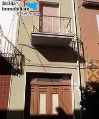immobile in posizione angolare con terrazzo e doppio ingresso immobile in posizione angolare con terrazzo e doppio ingresso