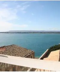 SIRACUSA, ORTIGIA, VENDESI SIGNORILE ATTICO CON SUPERLATIVA VISTA MARE SIRACUSA, ORTIGIA, VENDESI SIGNORILE ATTICO CON SUPERLATIVA VISTA MARE