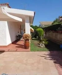 Vendita Villa in Viale dei Lidi Vendita Villa in Viale dei Lidi