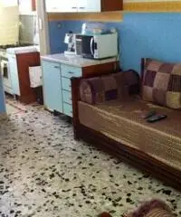 Alloggio in palazzina recintata con cortile giardino strada privata