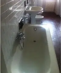 Alloggio in palazzina recintata con cortile giardino strada privata