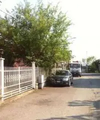 Villa Bifamiliare con terrazzo in via privata zona residenziale