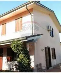 Vendita Casa indipendente in Viale dei Ciliegi Vendita Casa indipendente in Viale dei Ciliegi