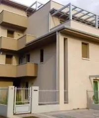 Vendita Multilocale da 110mq con due garage Vendita Multilocale da 110mq con due garage