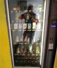 Free shop 24 negozio bar automatizzato in zona pedonale Free shop 24 negozio bar automatizzato in zona pedonale