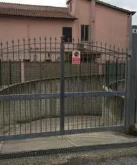 Pavona: Affitto Magazzino in Via Frosinone Pavona: Affitto Magazzino in Via Frosinone