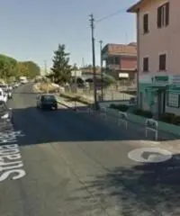 Pavona: Vendita Magazzino in Via degli Olmi Pavona: Vendita Magazzino in Via degli Olmi