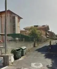 Pavona: Vendita Magazzino in Via degli Olmi Pavona: Vendita Magazzino in Via degli Olmi