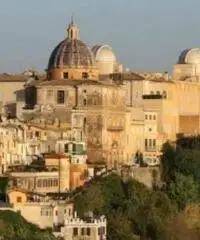 Pavona: Vendita Magazzino in Via degli Olmi Pavona: Vendita Magazzino in Via degli Olmi