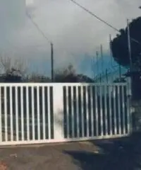 Pian Di Gerri: Vendita Capannone in Via di Cori Pian Di Gerri: Vendita Capannone in Via di Cori