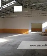 Romanina Tuscolana Capannone C3 mq 400 circa € 2.800 Romanina Tuscolana Capannone C3 mq 400 circa € 2.800