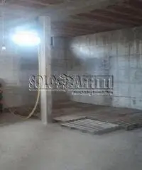 Stazione Di Vigna Di Valle: Affitto Magazzino da 50mq Stazione Di Vigna Di Valle: Affitto Magazzino da 50mq