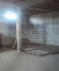 Stazione Di Vigna Di Valle: Affitto Magazzino da 50mq Stazione Di Vigna Di Valle: Affitto Magazzino da 50mq