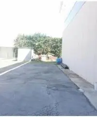 Santa Maria Degli Angeli: Vendita Magazzino da 600mq con ascensore