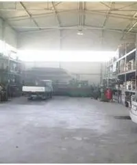 Santa Maria Degli Angeli: Vendita Magazzino da 600mq con ascensore