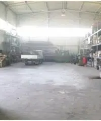 Santa Maria Degli Angeli: Vendita Magazzino da 600mq con ascensore