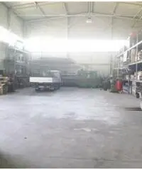 Santa Maria Degli Angeli: Vendita Magazzino da 600mq con ascensore