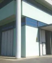 CAPANNONE di 6 vani e di 1400 mq (AGLIANA) rif. F440 CAPANNONE di 6 vani e di 1400 mq (AGLIANA) rif. F440