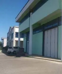 CAPANNONE di 6 vani e di 1400 mq (AGLIANA) rif. F440 CAPANNONE di 6 vani e di 1400 mq (AGLIANA) rif. F440