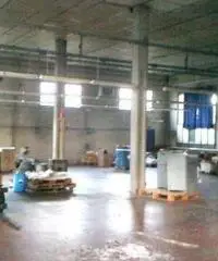 Capannone / Fondo in affitto a Reggio nell'Emilia, Bazzarola Capannone / Fondo in affitto a Reggio nell'Emilia, Bazzarola