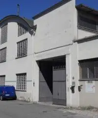 AFFITTASI AMPIO CAPANNONE GALLARATE ZONA CENTRALE AFFITTASI AMPIO CAPANNONE GALLARATE ZONA CENTRALE