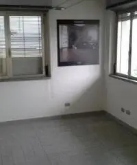 Rif: DG006 - Capannone commerciale in zona di forte passaggio