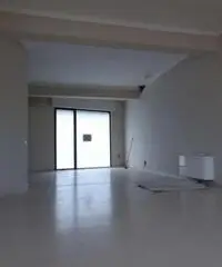 Affitto Magazzino in Via del commercio, 23