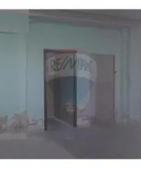 Ampio deposito con 700 mq di spazio esterno Ampio deposito con 700 mq di spazio esterno