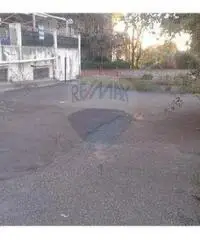 Deposito 200 mq con 800 mq di spazio esterno Deposito 200 mq con 800 mq di spazio esterno