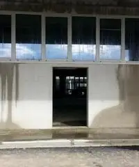 Scandicci ( zona Casellina ) capannone artigianale nuovo di 500 mq, con altezza 4,70 m, ufficio, due Scandicci ( zona Casellina ) capannone artigianale nuovo di 500 mq, con altezza 4,70 m, ufficio, due