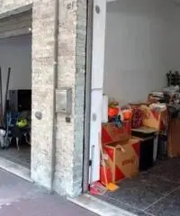 Rif: 21711222-3 - NUOVO SUL MERCATO - LOCALI COMMERCIALI ADIACENTI Rif: 21711222-3 - NUOVO SUL MERCATO - LOCALI COMMERCIALI ADIACENTI