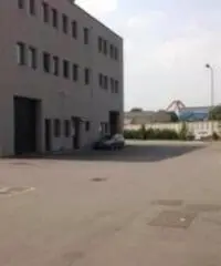 Lucernate: Affitto Capannone in Via Italo Calvino Lucernate: Affitto Capannone in Via Italo Calvino