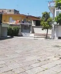 RifITI 027-SU703 - Magazzino in Vendita a Sant'Antimo di 100 mq RifITI 027-SU703 - Magazzino in Vendita a Sant'Antimo di 100 mq