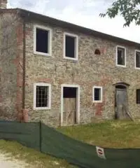 Rustico di 6 locali in Vendita Rustico di 6 locali in Vendita