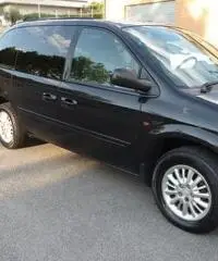 Chrysler Voyager 2.5 CRD cat LE Chrysler Voyager 2.5 CRD cat LE