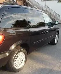 Chrysler Voyager 2.5 CRD cat LE Chrysler Voyager 2.5 CRD cat LE