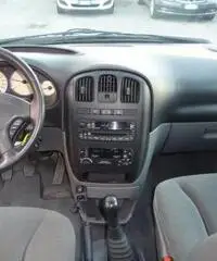 Chrysler Voyager 2.5 CRD cat LE Chrysler Voyager 2.5 CRD cat LE