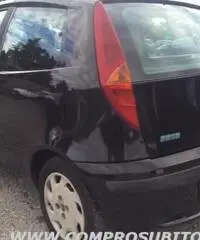 FIAT Punto 1.9 diesel 3 porte rif. 7184705 FIAT Punto 1.9 diesel 3 porte rif. 7184705