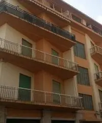 GIOIA TAURO VENDE: Appartamento in Via R. Margherita (zona c GIOIA TAURO VENDE: Appartamento in Via R. Margherita (zona c