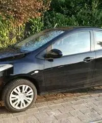 Mazda 2 1.3 16V 75CV 5p. Play Mazda 2 1.3 16V 75CV 5p. Play