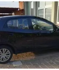 Mazda 2 1.3 16V 75CV 5p. Play Mazda 2 1.3 16V 75CV 5p. Play